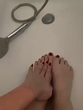 FarahZahra online show from April 8, 2026, 11:06 pm