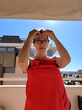 ManuelaX online show from February 17, 2026, 2:03 pm