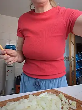 ManuelaX online show from February 21, 2026, 12:18 pm