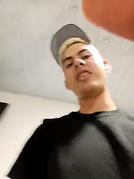 3hornys-straights online show from March 6, 2026, 4:18 am