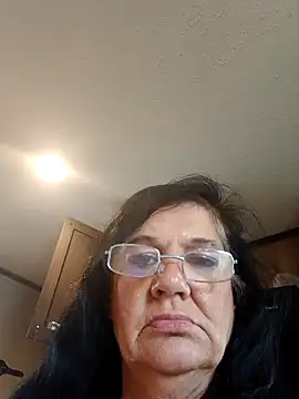 DearestOregano9999 online show from April 5, 2026, 7:53 pm