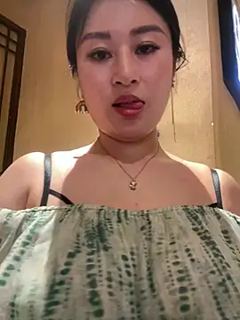 Snapshot of Yolanda9 chatting on May 11, 2026, 4:04 pm Yolanda9 online show from May 11, 2026, 4:04 pm