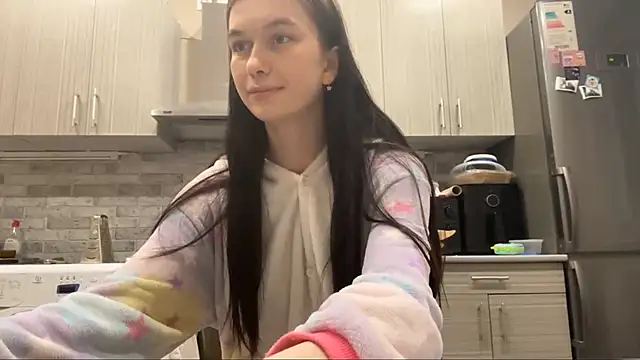 LaraDraggoo online show from March 13, 2026, 9:20 pm