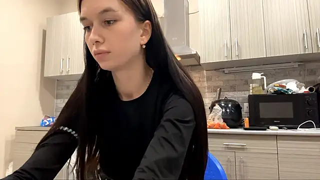 LaraDraggoo online show from March 25, 2026, 6:18 pm