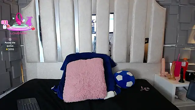 Chloe16  online show from May 15, 2026, 11:52 am