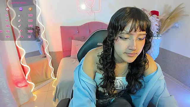 MILY TAY online show from March 19, 2026, 11:43 am