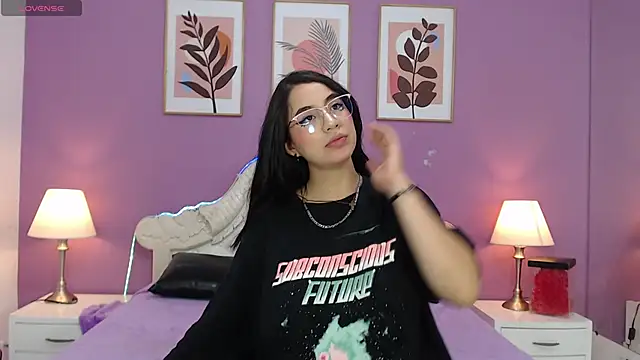 YayaQueen online show from June 14, 2026, 12:28 pm