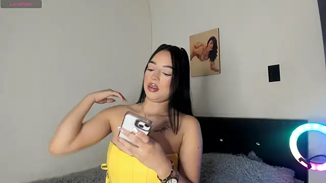 Snapshot of AnthonellaSweet_ chatting on April 28, 2026, 3:33 am AnthonellaSweet online show from April 28, 2026, 3:33 am