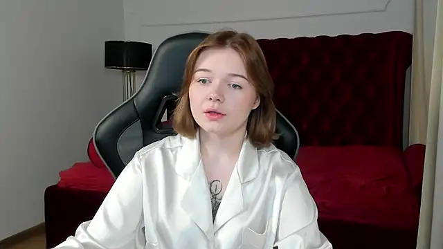 ElinaVale online show from July 6, 2026, 5:03 am