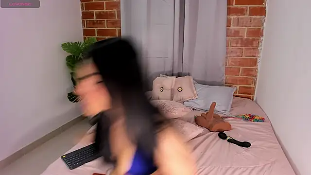 ashley hills  online show from June 25, 2026, 5:12 am