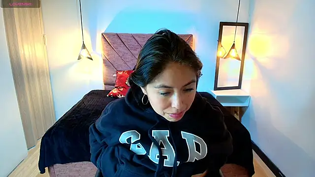 Amanda Fox   online show from April 15, 2026, 7:58 pm