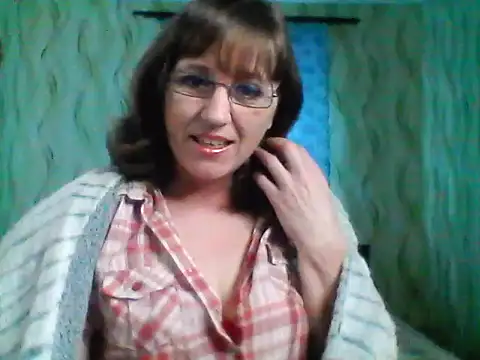Alisaprice077 online show from April 4, 2026, 6:53 am