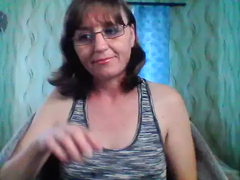 Alisaprice077 online show from April 7, 2026, 9:33 am