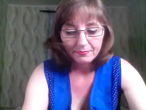 Alisaprice077 online show from May 19, 2026, 6:04 pm