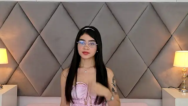 Snapshot of OliviaDiaz chatting on May 19, 2026, 8:05 pm OliviaDiaz online show from May 19, 2026, 8:05 pm