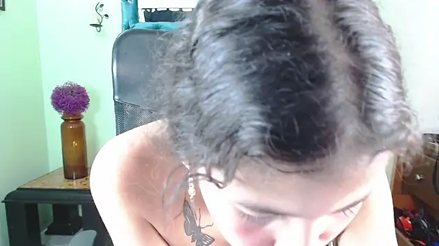 ChalonVera online show from April 9, 2026, 7:42 pm