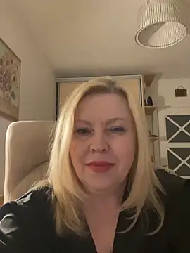 JanieLight53 online show from May 15, 2026, 10:52 pm