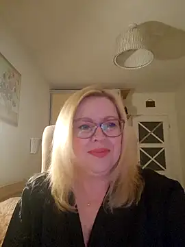 JanieLight53 online show from April 1, 2026, 7:44 pm