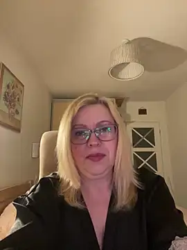 JanieLight53 online show from April 6, 2026, 8:10 pm