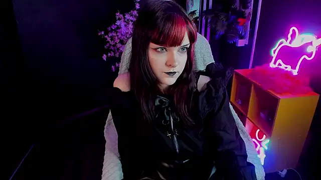 Snapshot of EsterTwilight chatting on June 19, 2026, 4:02 pm EsterTwilight online show from June 19, 2026, 4:02 pm