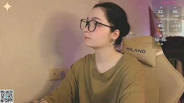 Luna Moon13 online show from April 18, 2026, 2:25 am