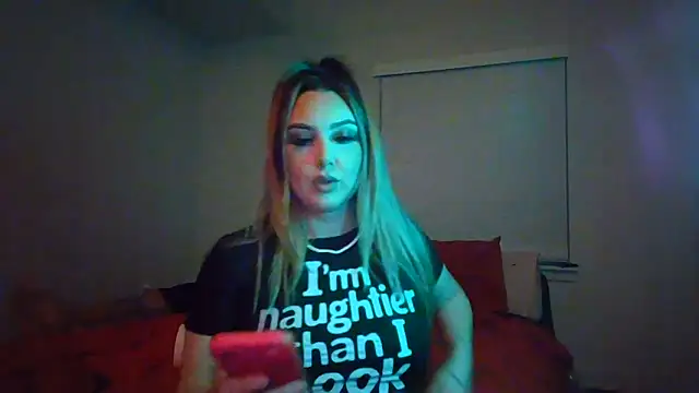 Magentavixen21 online show from May 26, 2026, 8:34 am