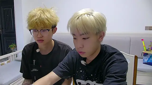 Chili-001 online show from April 4, 2026, 9:49 am