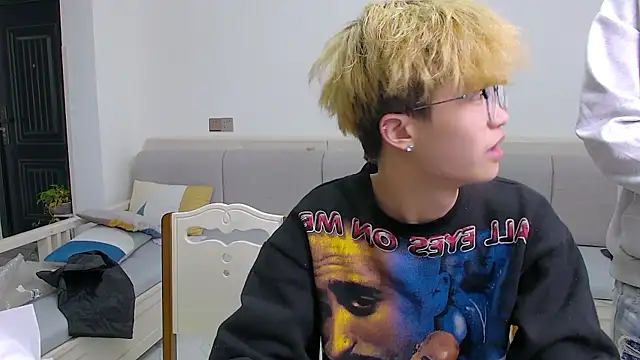 Chili-001 online show from April 5, 2026, 3:57 am