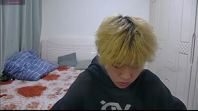 Chili-001 online show from March 27, 2026, 10:49 am