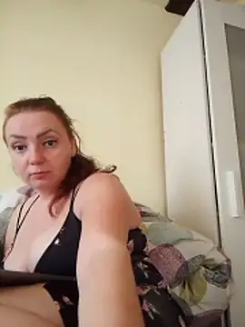 Bella-Monroe online show from April 16, 2026, 4:41 pm