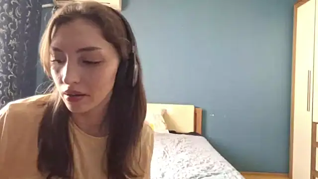 CindyLight online show from April 11, 2026, 2:21 pm