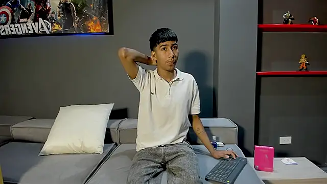 Snapshot of Ender_h0tt chatting on March 19, 2026, 1:44 pm Ender h0tt online show from March 19, 2026, 1:44 pm