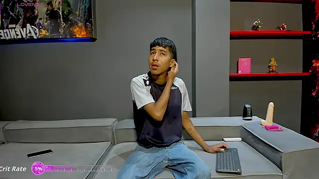 Snapshot of Ender_h0tt chatting on April 14, 2026, 2:11 pm Ender h0tt online show from April 14, 2026, 2:11 pm