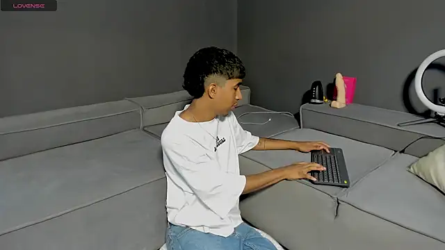 Ender h0tt online show from May 14, 2026, 1:52 pm
