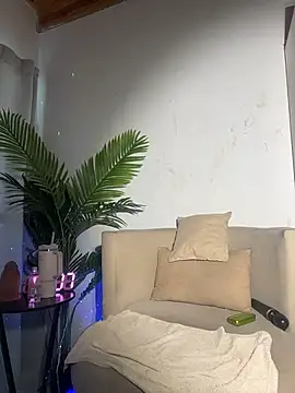 MiaFoxie  online show from April 13, 2026, 4:00 pm