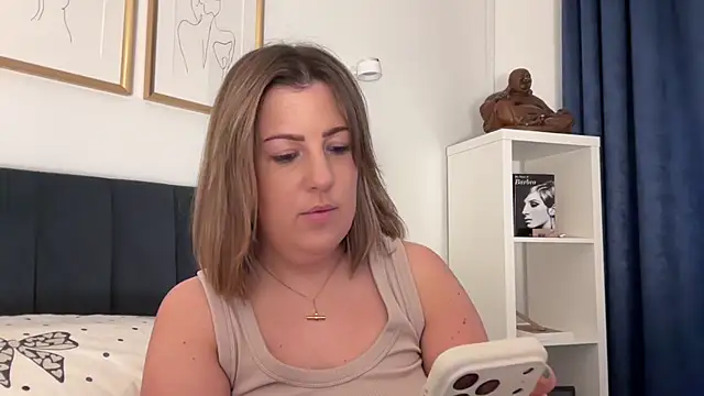 annabellewarick online show from March 9, 2026, 4:32 pm