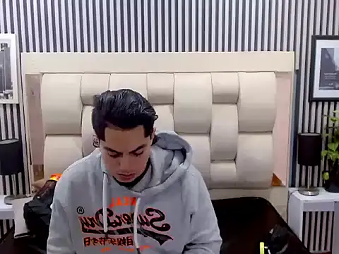 Alex Wolft online show from April 3, 2026, 1:34 am