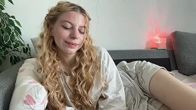 Snapshot of Fanny_Fresh chatting on August 2, 2026, 9:07 am Fanny Fresh online show from August 2, 2026, 9:07 am