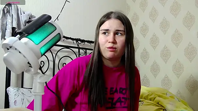 LucyMur online show from April 20, 2026, 4:48 am