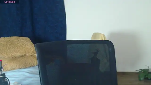V ALERY online show from April 29, 2026, 4:05 am