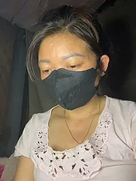 Bling-pusy online show from April 15, 2026, 1:04 pm