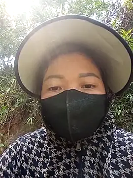 Bling-pusy online show from April 21, 2026, 7:15 am