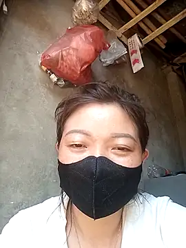 Bling-pusy online show from April 12, 2026, 4:27 am