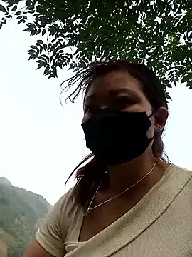 Bling-pusy online show from April 17, 2026, 9:45 am