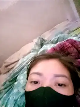 Bling-pusy online show from April 5, 2026, 3:24 am