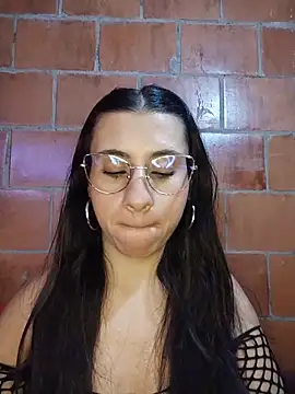 Snapshot of Amanda_x1 chatting on April 28, 2026, 7:51 pm Amanda x1 online show from April 28, 2026, 7:51 pm