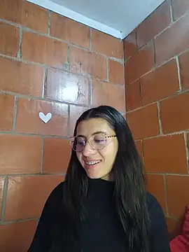 Snapshot of Amanda_x1 chatting on April 28, 2026, 2:27 am Amanda x1 online show from April 28, 2026, 2:27 am