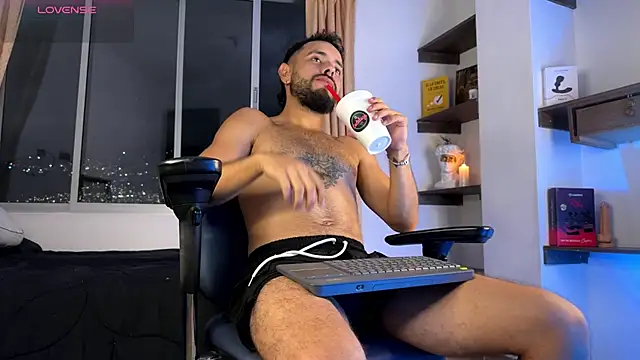 Mateobaer  online show from April 16, 2026, 11:29 pm