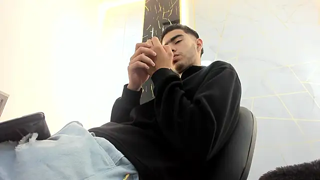 Valentin Lux online show from April 18, 2026, 2:14 am