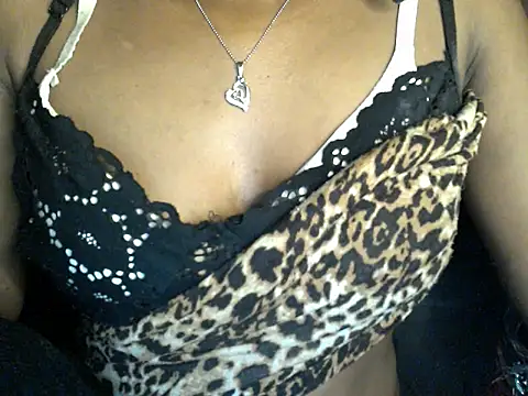 Couplehot00 online show from April 8, 2026, 7:15 pm